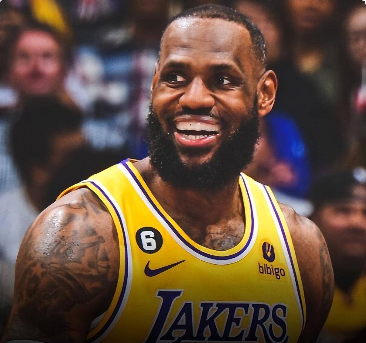 包含洛杉矶湖人训练开放日，国际比赛日复出首秀引欢呼，英超在即，心理建设被强调的词条