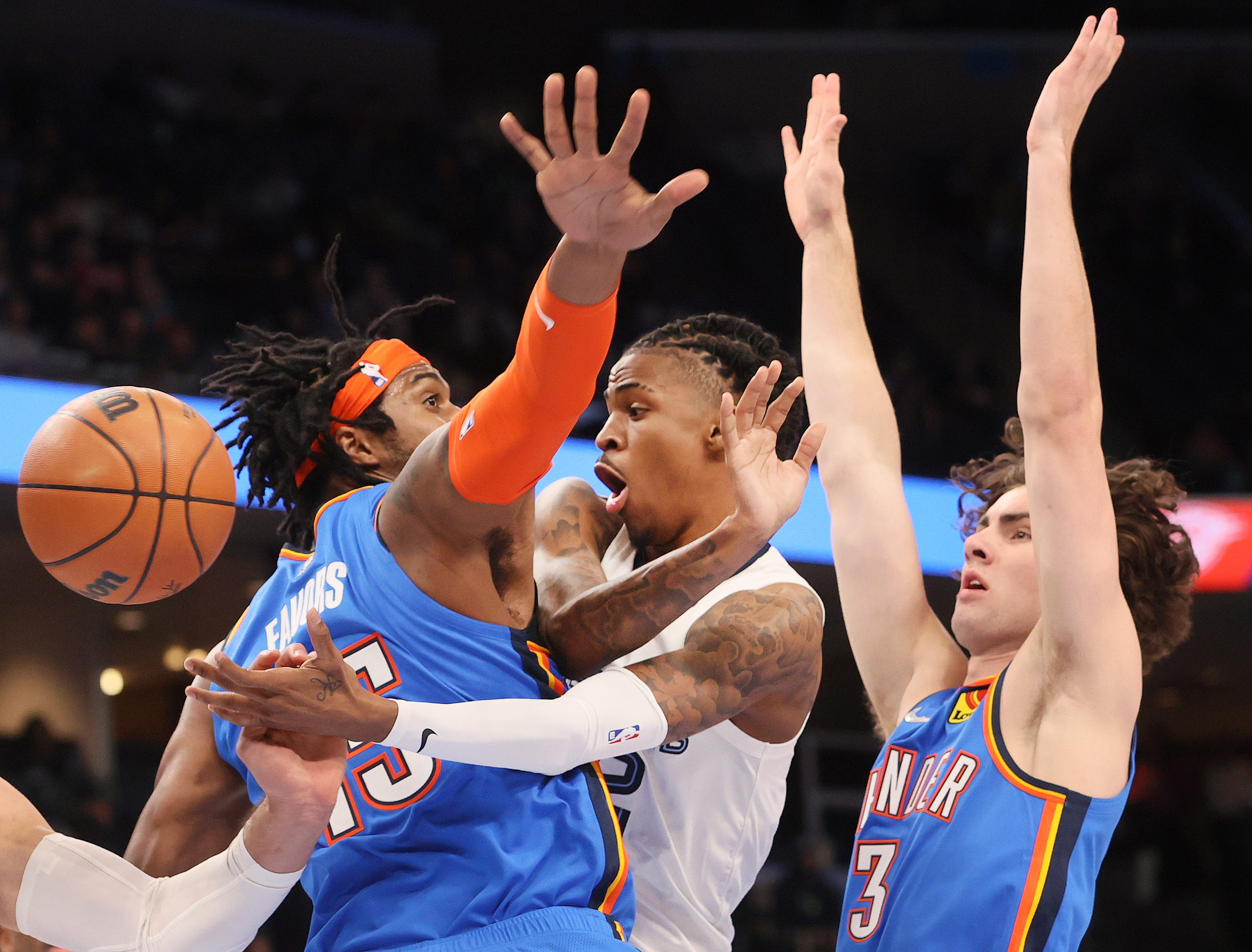 刚刚！风云突变孟菲斯灰熊赛前状态回暖集结日多伦多猛龙备战法国杯，本菲卡集结日伤情更新的简单介绍